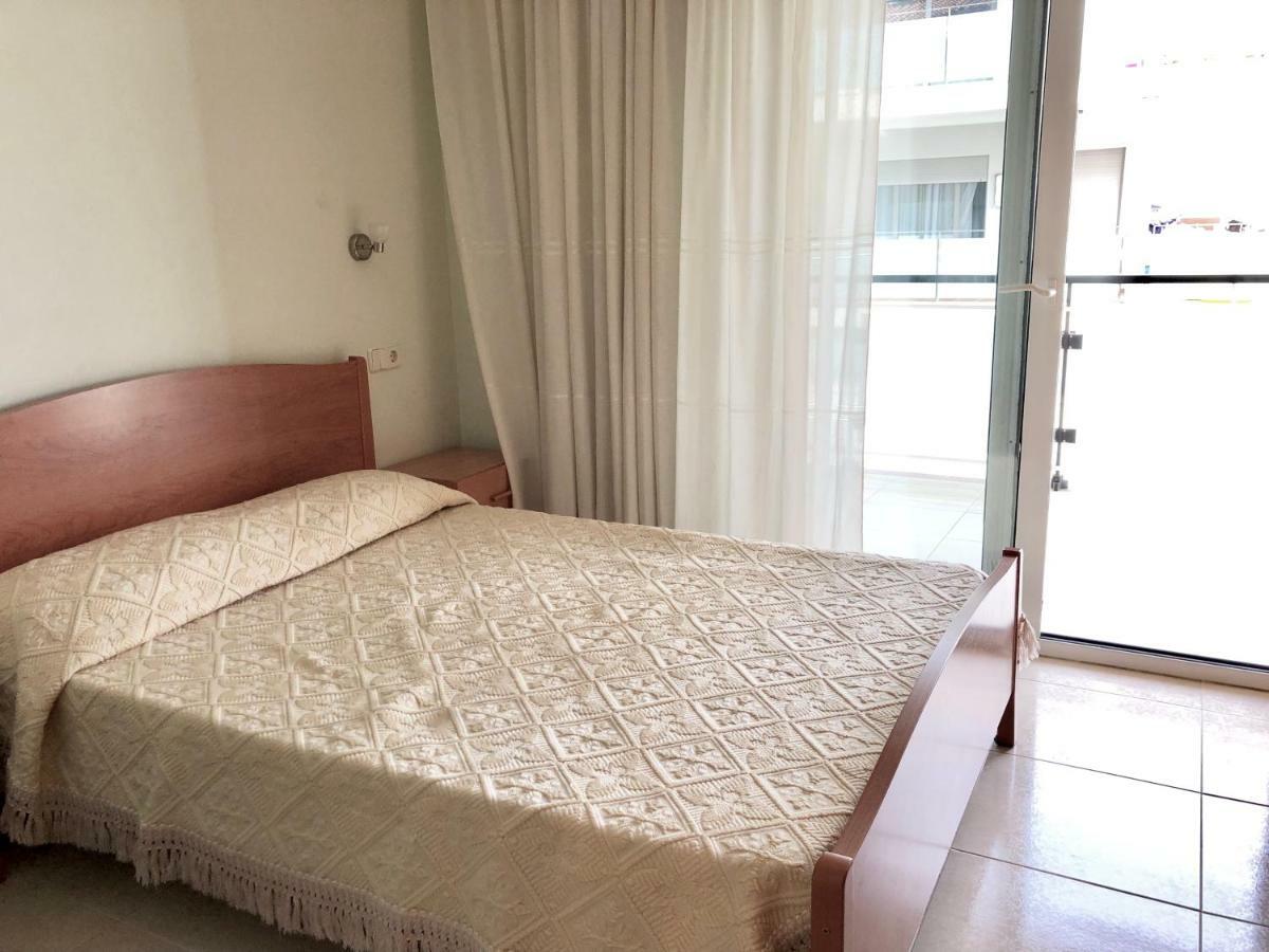 Apartamentos Benet Roses Dış mekan fotoğraf