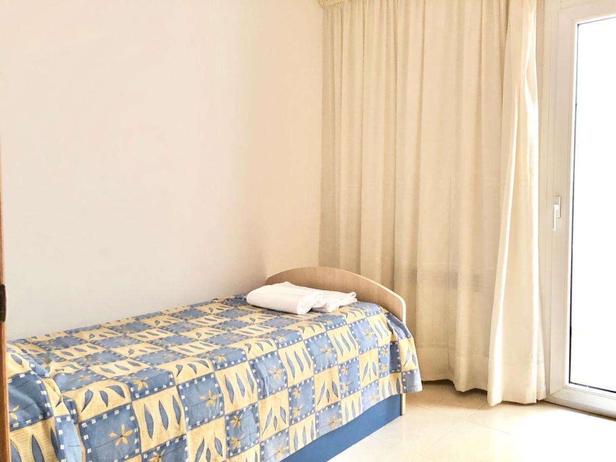 Apartamentos Benet Roses Dış mekan fotoğraf