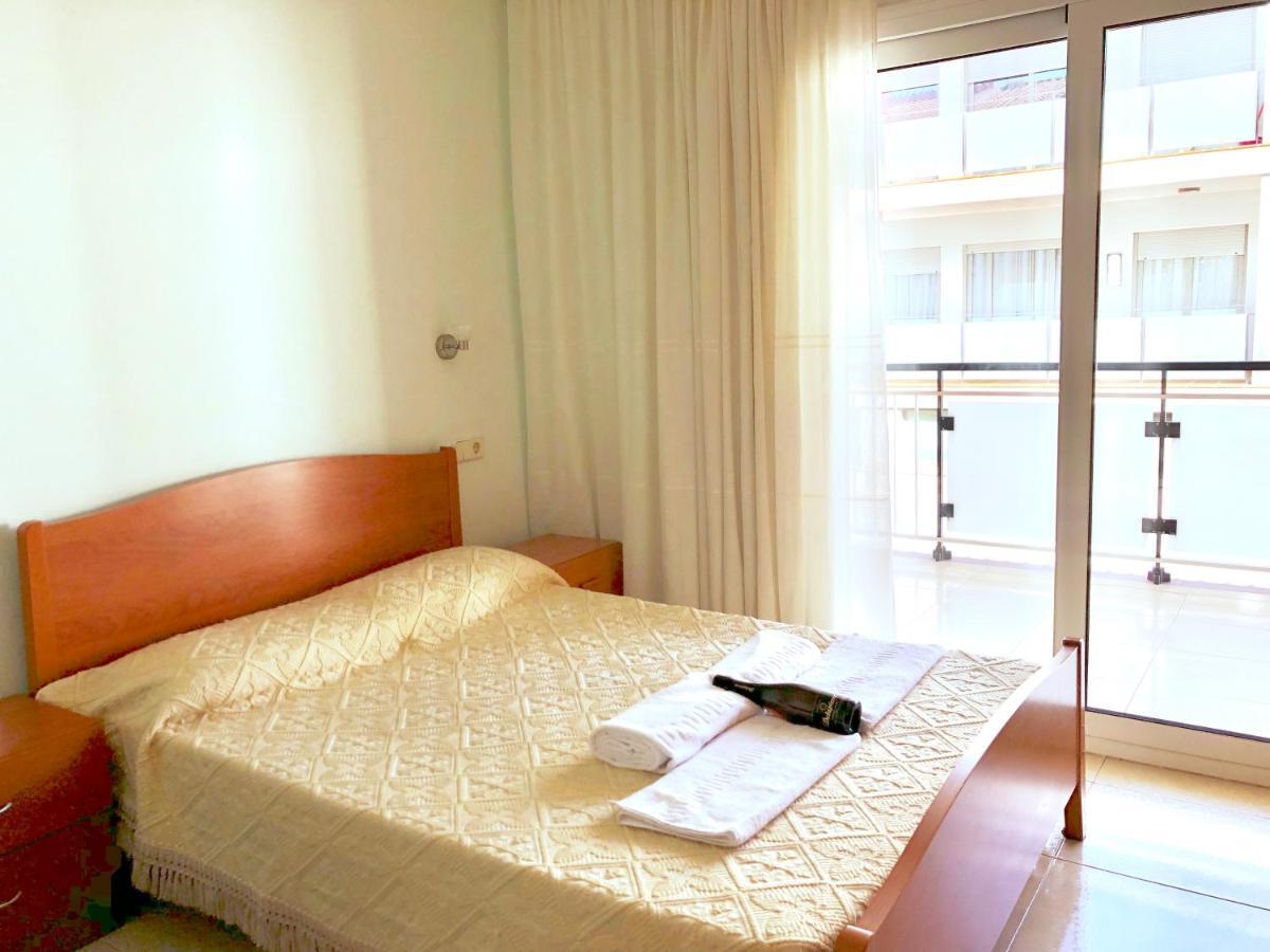 Apartamentos Benet Roses Dış mekan fotoğraf