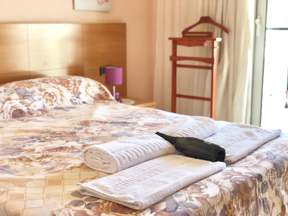 Apartamentos Benet Roses Dış mekan fotoğraf